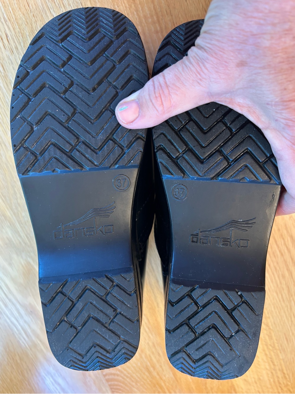 Dansko Cabrio Clogs with Textured Sole, Slip-on Size 37 - Picture 4 of 10
